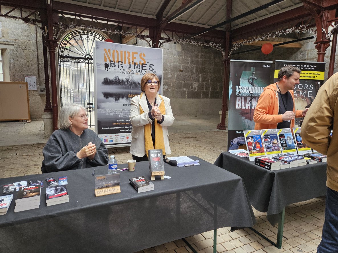 Estelle Tharreau, la marraine du Salon, Marie-Laure et Christophe Royer, auteur invité d'honneur.