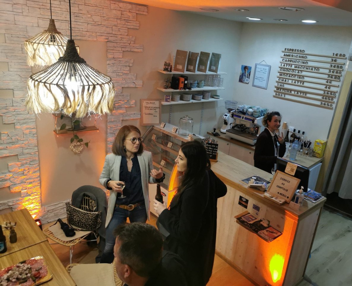 Plateaux "Charcuterie fromages" offerts par les organisateurs.