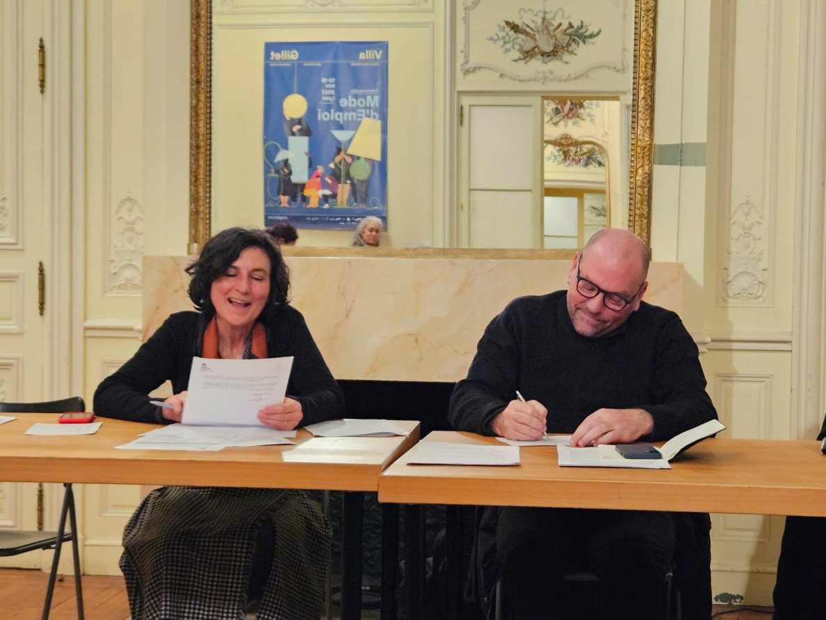 La présidente et le comptable de l'association. Bénévoles.