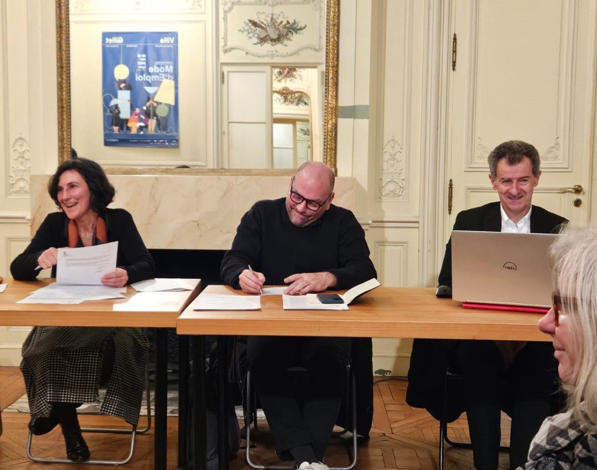À droite, l'expert comptable.